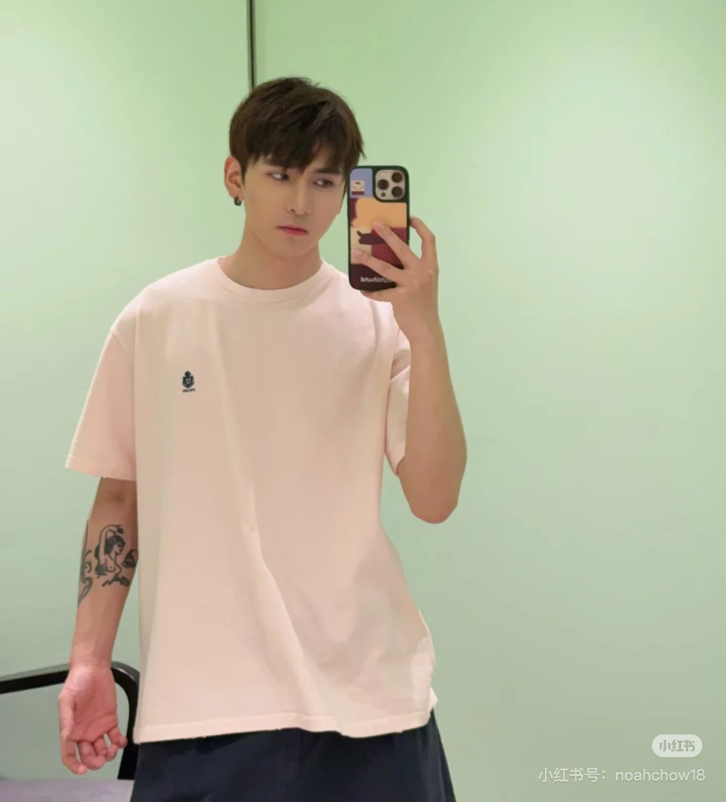 프라다 여성 크루넥 자수 반팔 티셔츠 상세 이미지 9