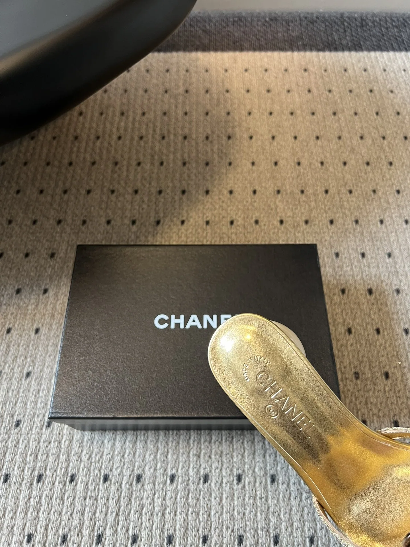 샤넬 진주 카멜리아 스트랩 샌들 상세 이미지 8