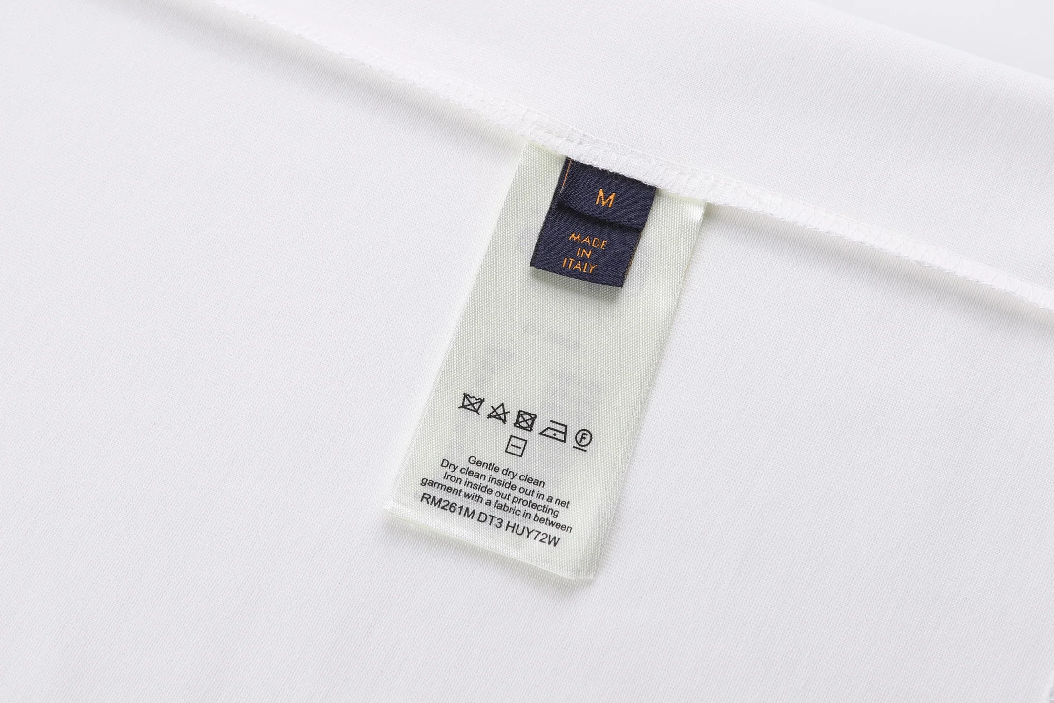 루이비통 스팽글 자수 로고 크루넥 반팔 티셔츠 상세 이미지 9