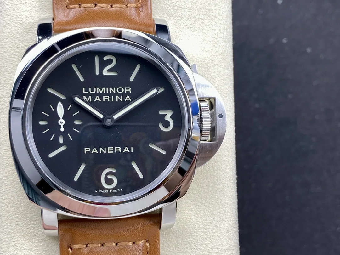 파네라이 PAM111 블랙 다이얼 수동 시계 상세 이미지 1