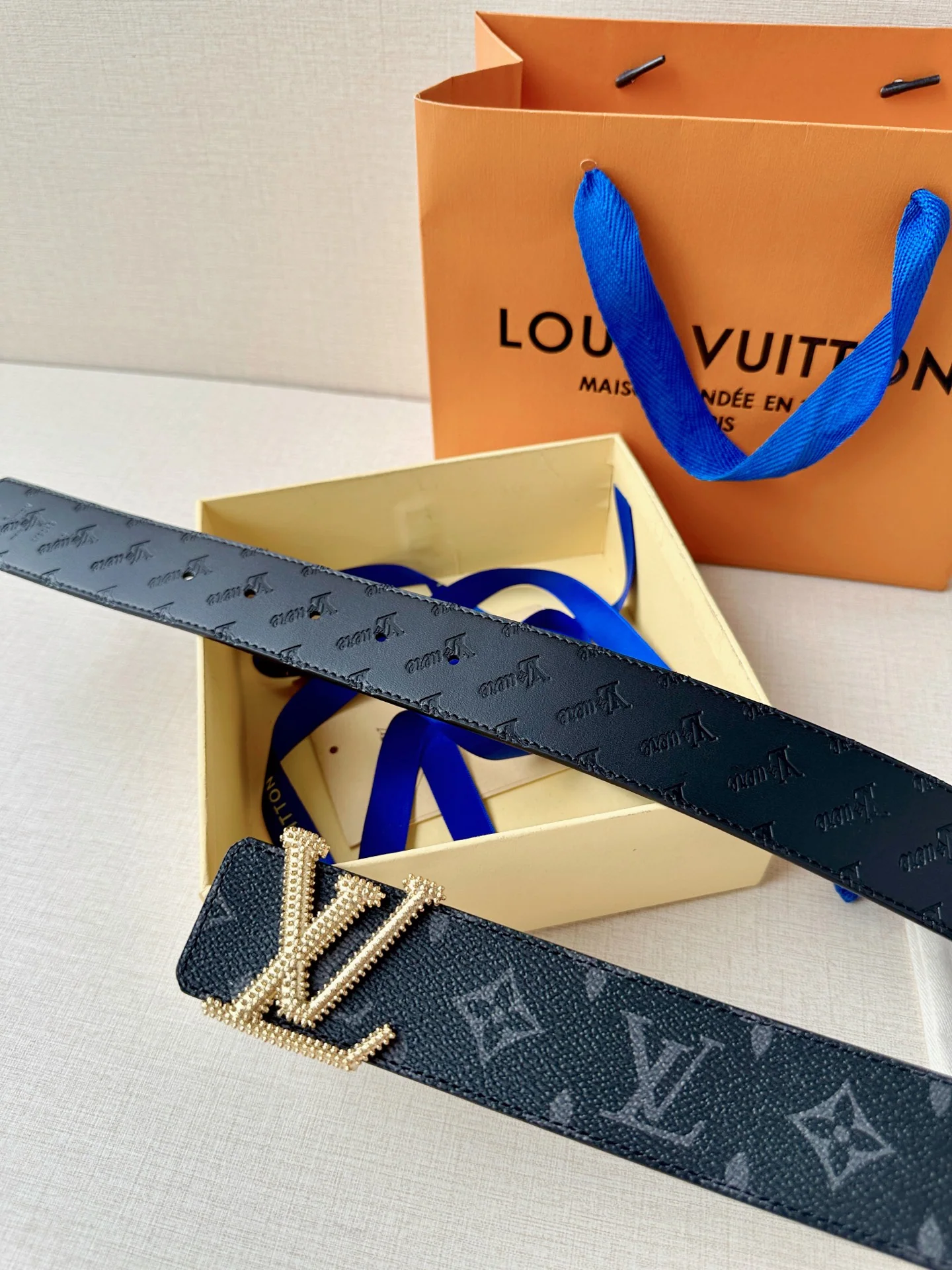 루이비통 LV 이니셜 스터드 리버시블 가죽 벨트 상세 이미지 5