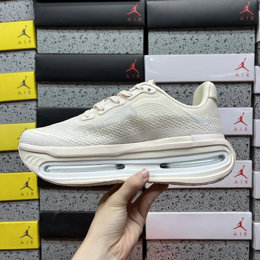 나이키 [CG] 보메로 프리미엄 IQ8102-100 202000 Nike Vomero Premium Chalk 상세 이미지 7