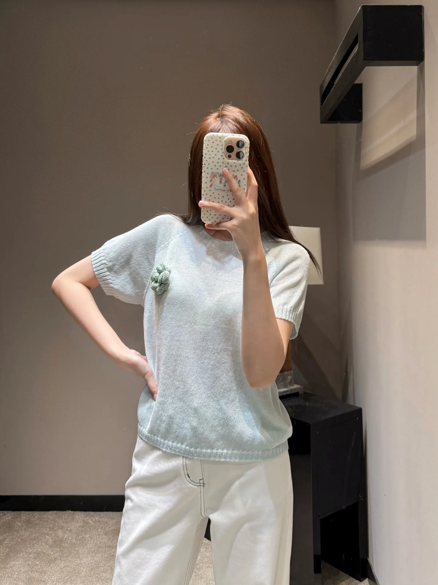 샤넬 카멜리아 브로치 라이트 블루 반팔 니트 티셔츠 상세 이미지 9