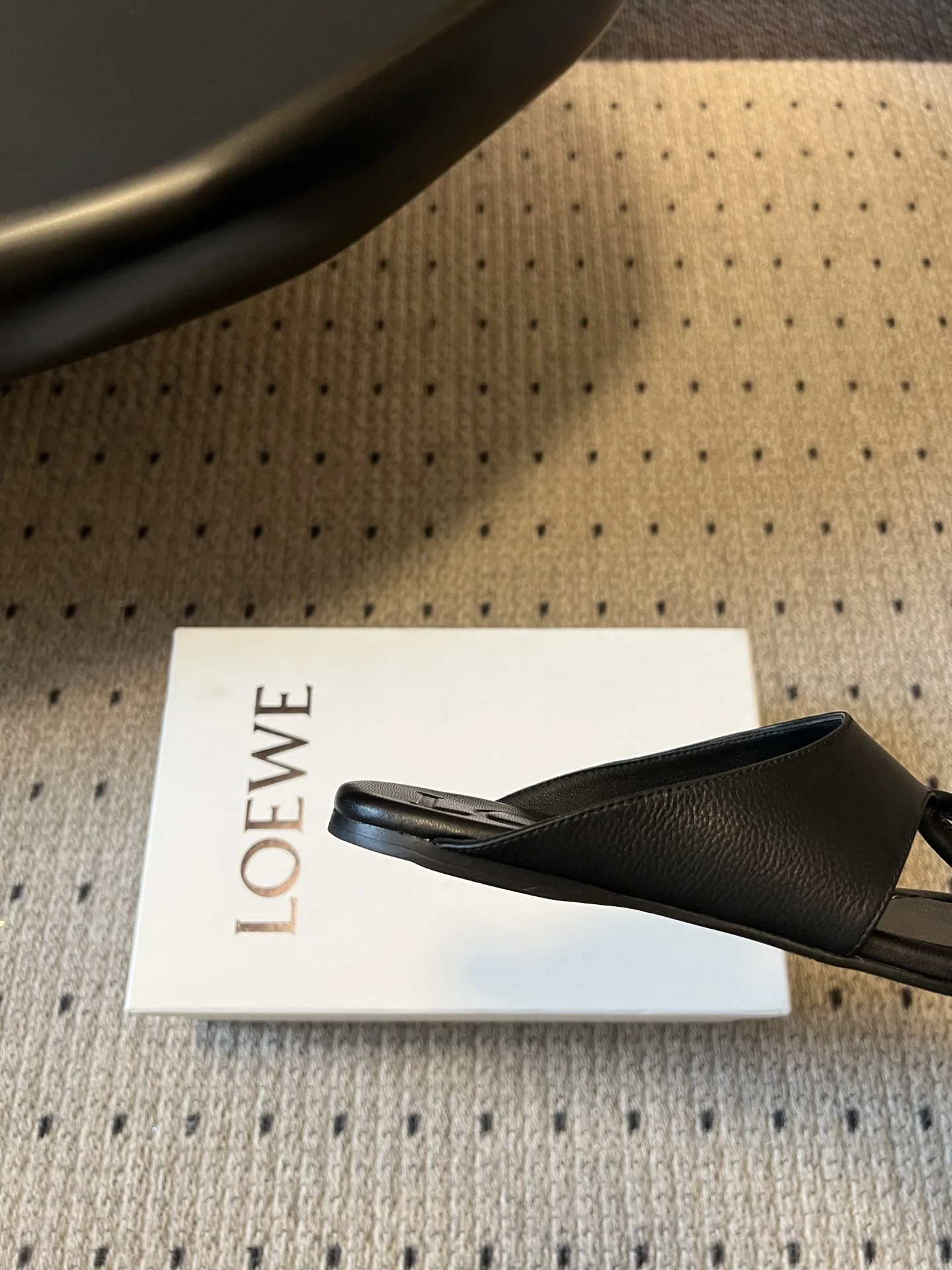 로에베 엠보싱 로고 플립플롭 상세 이미지 9