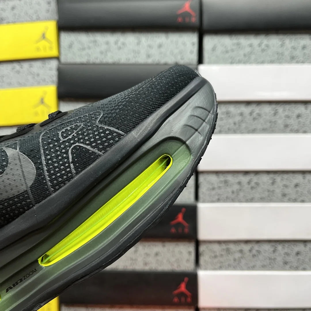 나이키 [CG] 보메로 프리미엄 HQ2050-001 201987 Nike Vomero Premium Black Volt 상세 이미지 4