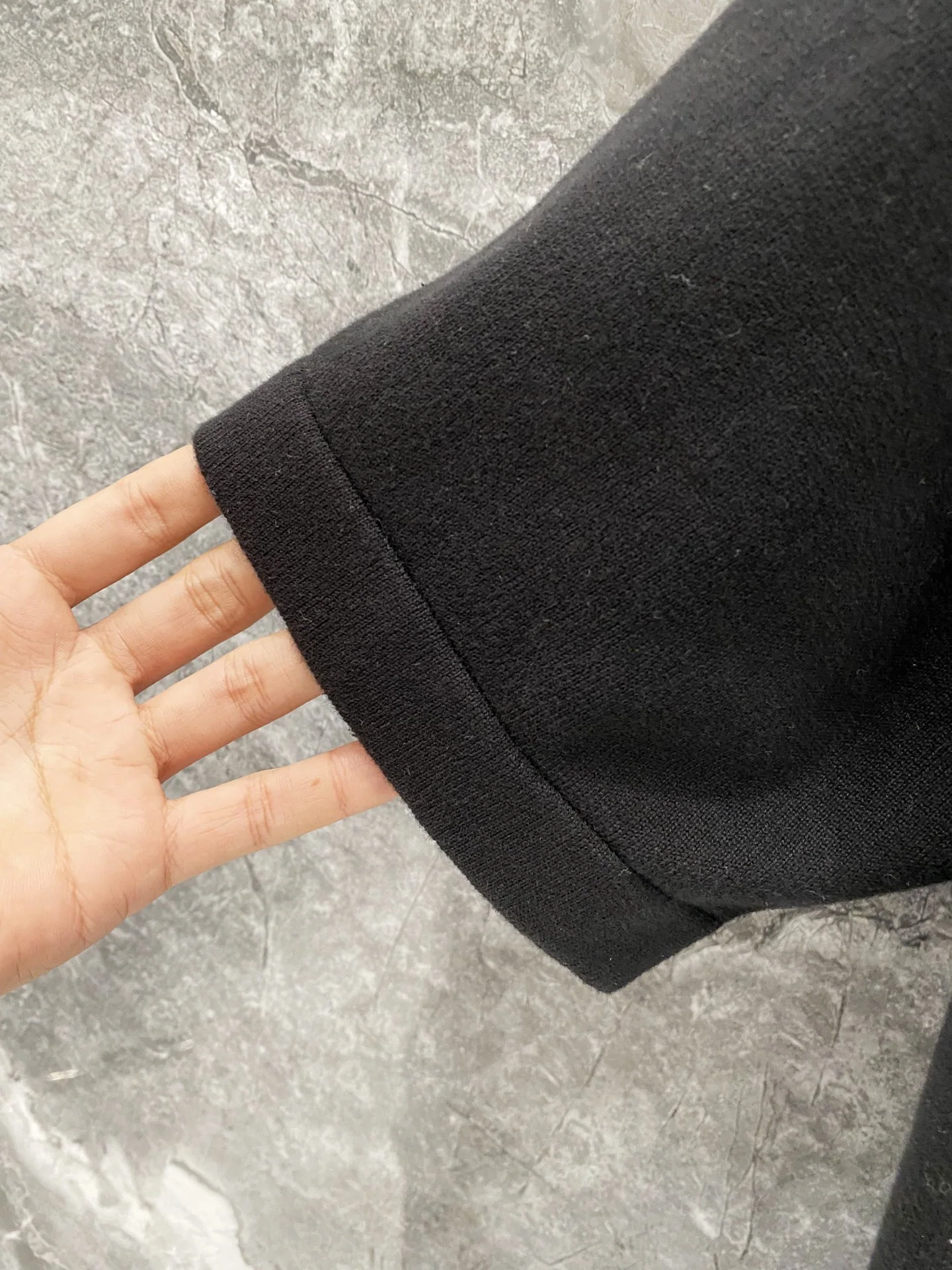 루이비통 엠보스 자카드 니트 반팔 티셔츠 26 FW 상세 이미지 7
