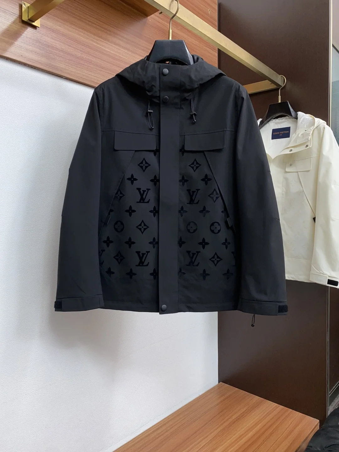 루이비통 25 SS 후드 윈드브레이커 자켓 25SS