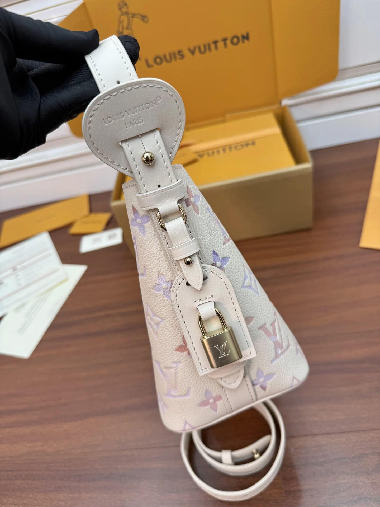 루이비통 M25673 가방 상세 이미지 7