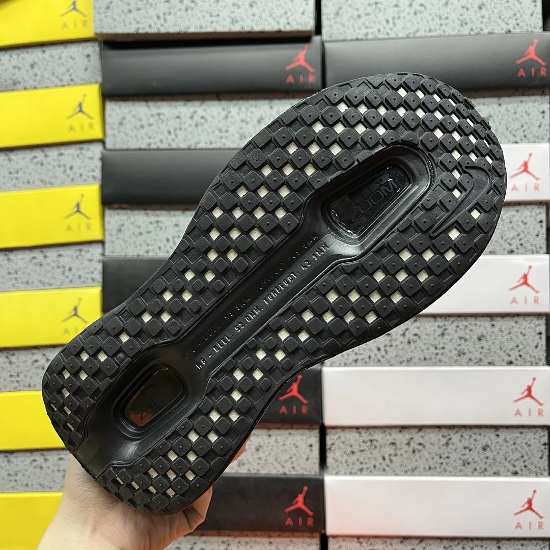 나이키 [CG] 보메로 프리미엄 IQ0627-001 201999 Nike Vomero Premium Black Mini Chrome Swoosh 상세 이미지 7