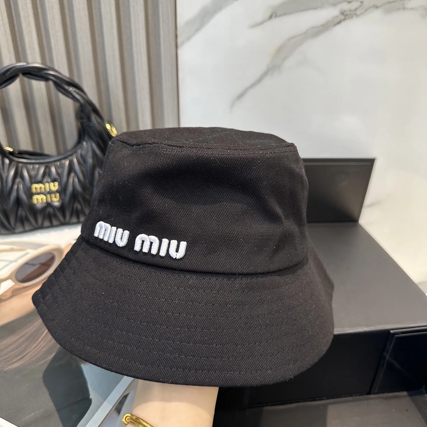 미우미우 자수 버킷 햇 모자 상세 이미지 2