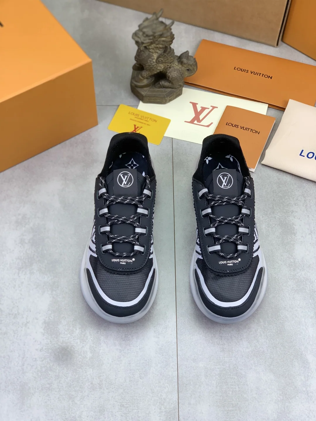 루이비통 LV 런 2.0 메시 스니커즈 상세 이미지 2