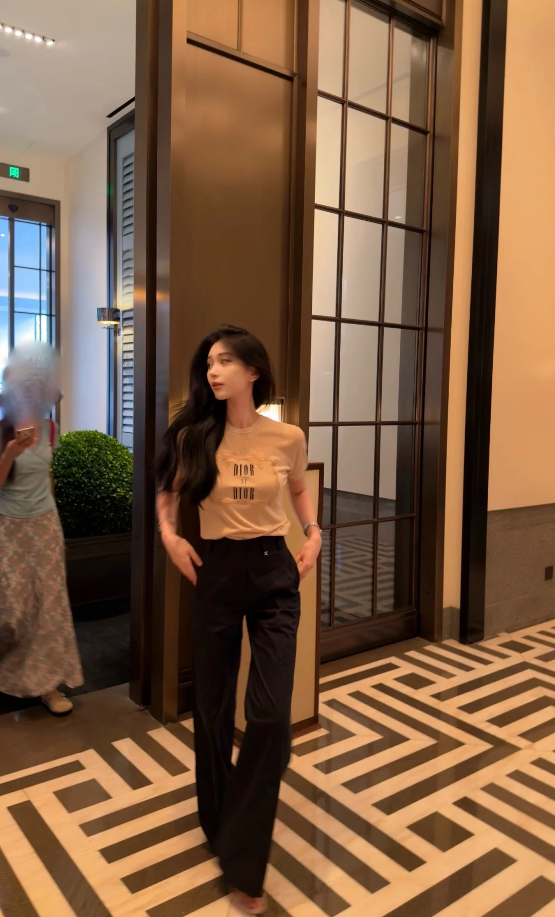 디올 누드 핑크 자수 크루넥 반팔 니트탑 상세 이미지 7
