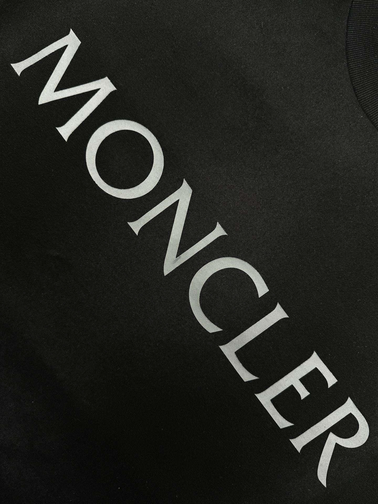 몽클레어 로고 패치 포켓 남성 반팔 티셔츠 상세 이미지 3