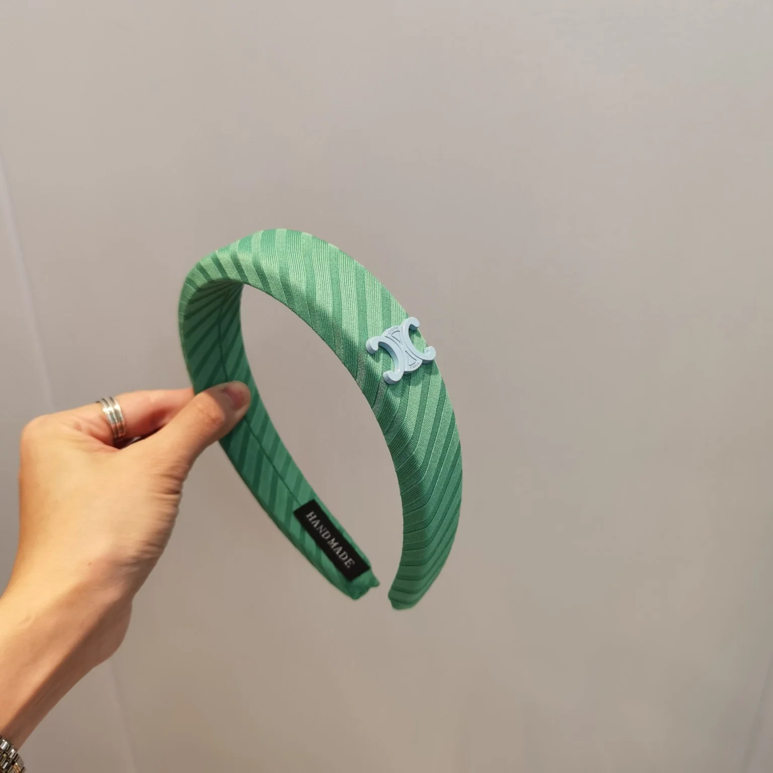 셀린느 절제된 디자인 헤어밴드 상세 이미지 4