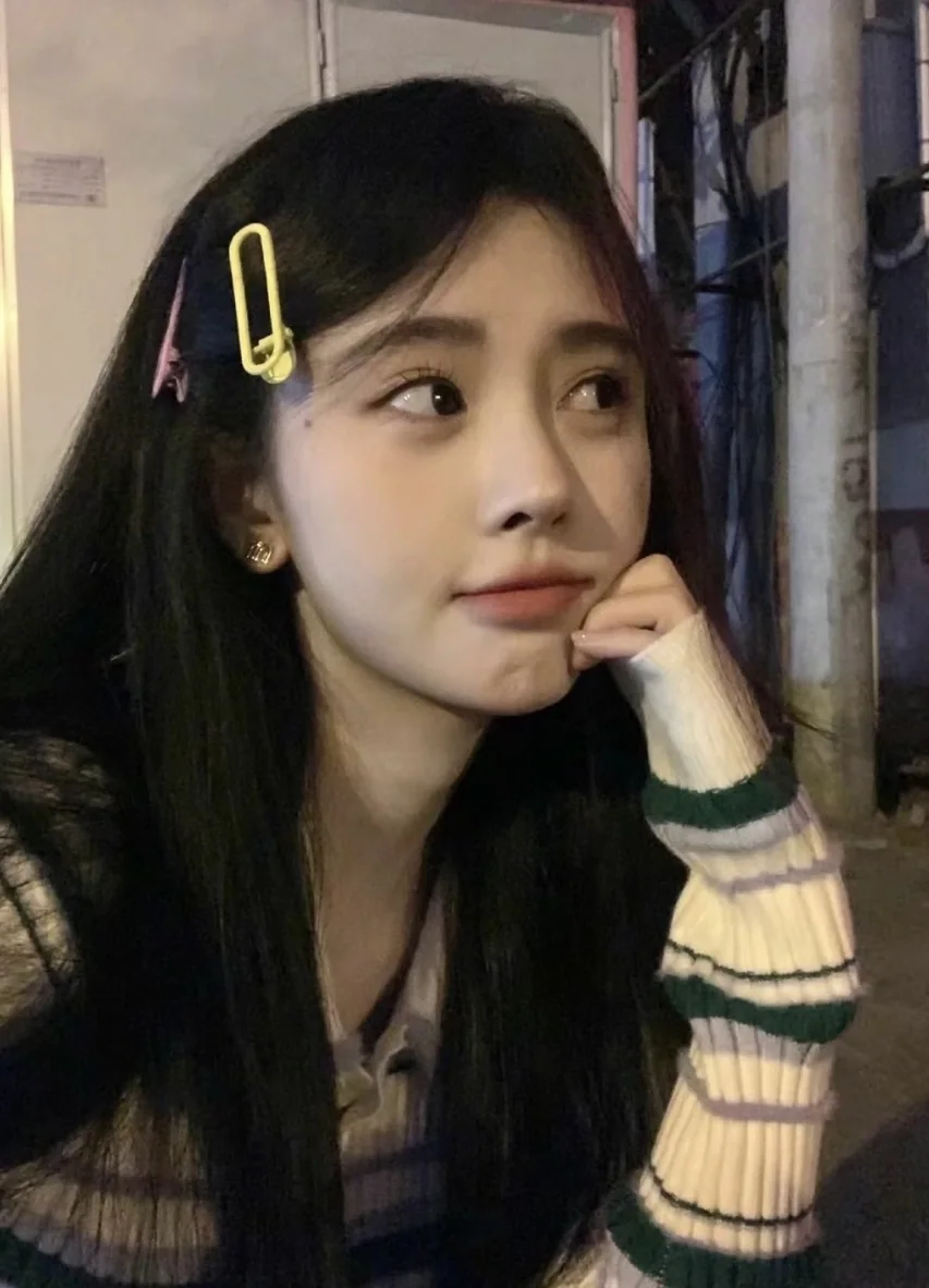 미우미우 컬러 에나멜 메탈 원형 버튼 M자형 스터드 귀걸이 상세 이미지 7