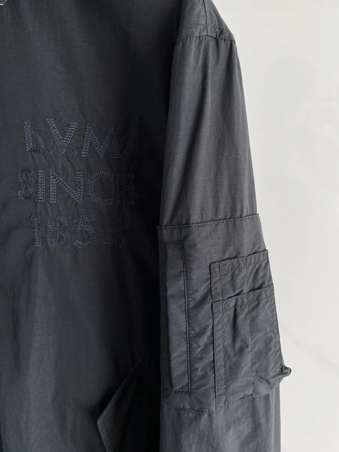 루이비통 2026 S/S 런웨이 클래식 가죽 라벨 재킷 19387 Louis Vuitton 상세 이미지 5