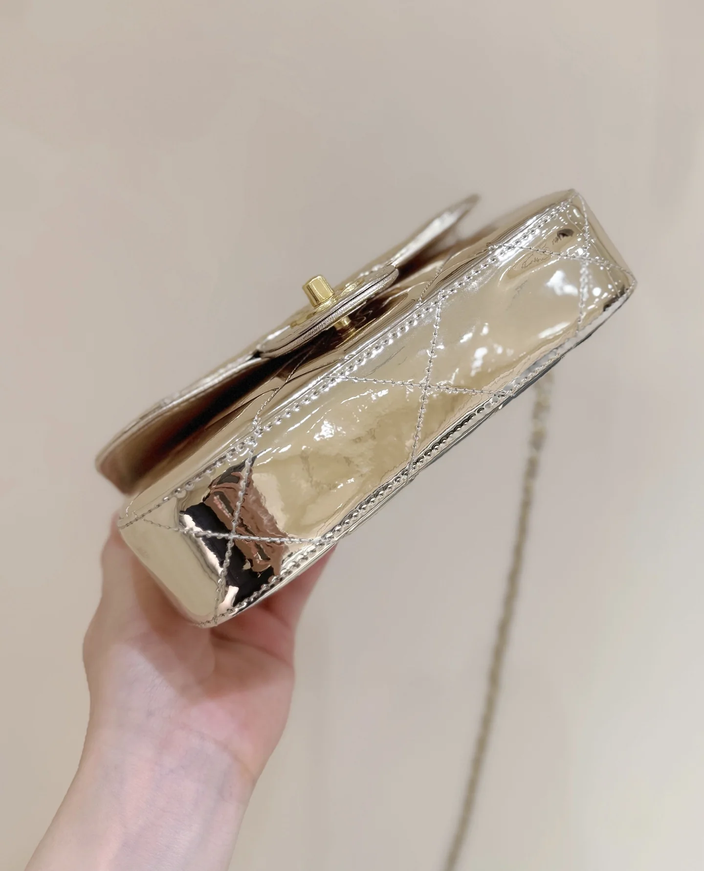 샤넬 미러드 카프스킨 핸들 가방 AP4892 상세 이미지 7