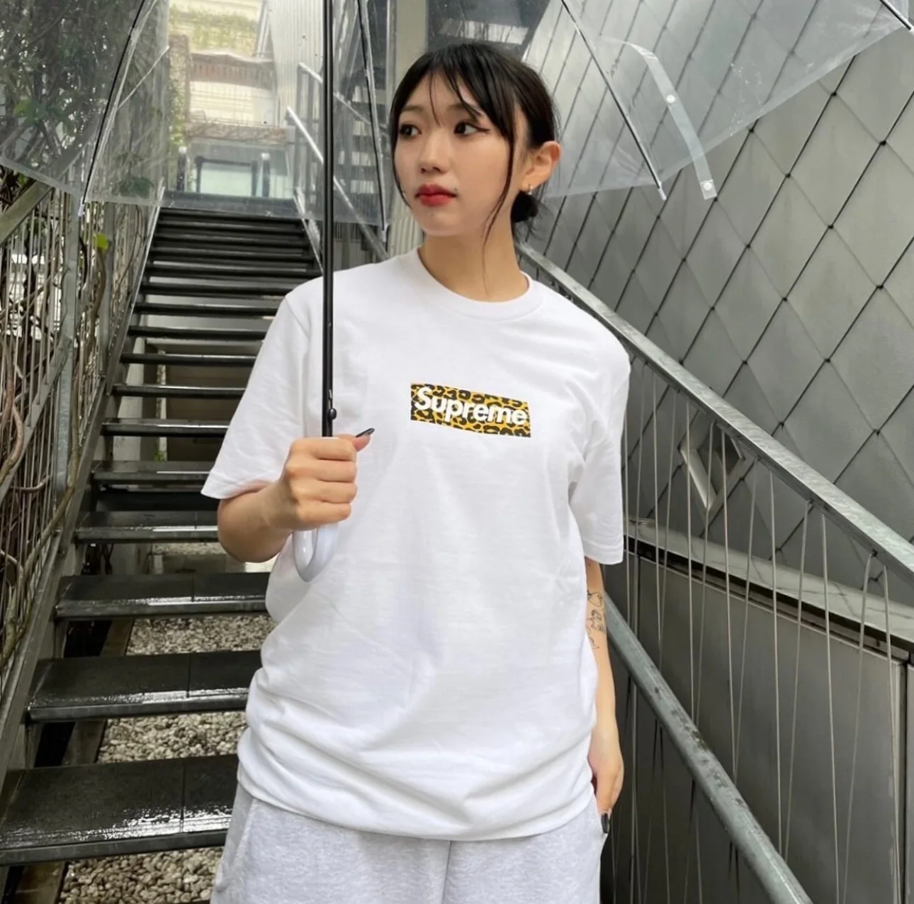 슈프림 레오파드 박스 로고 남성 반팔 티셔츠 상세 이미지 4