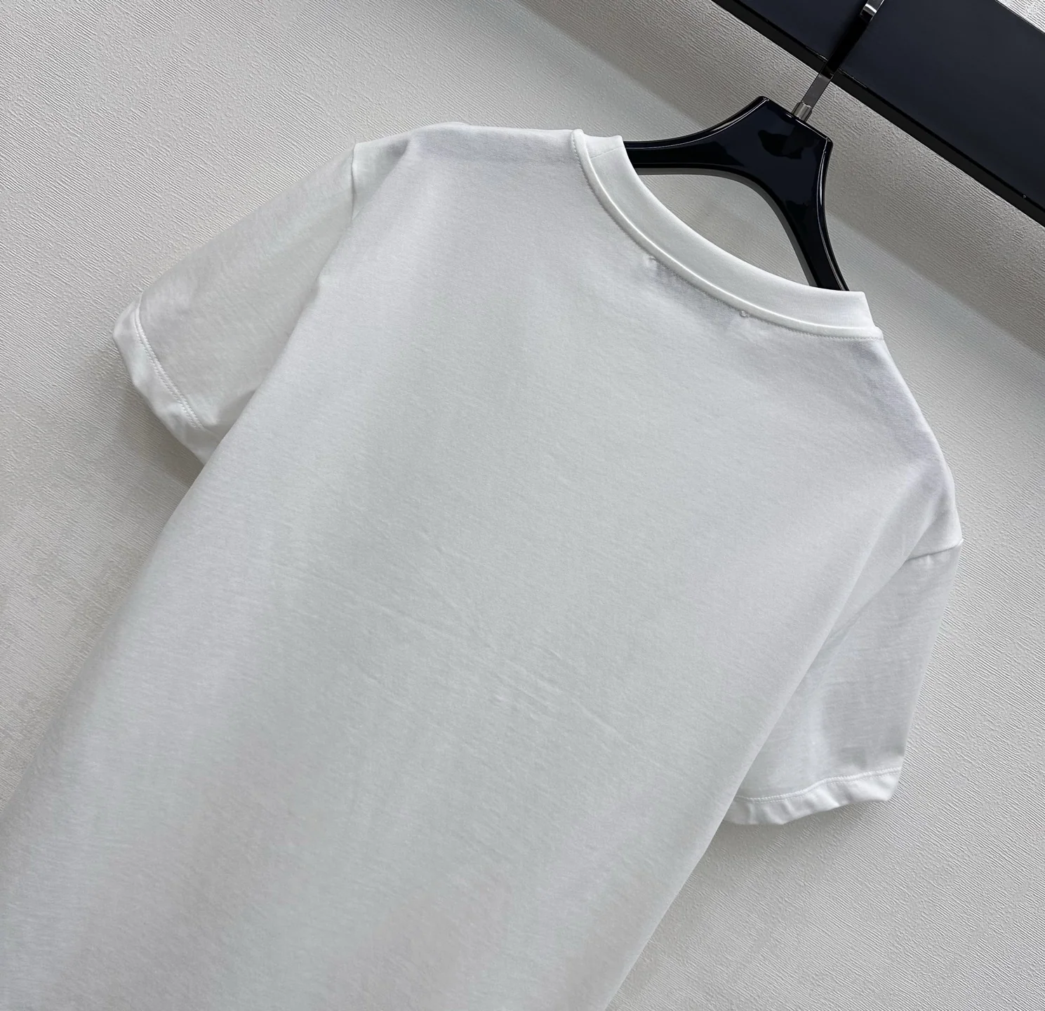 디올 자수 크루넥 반팔 티셔츠 상세 이미지 4
