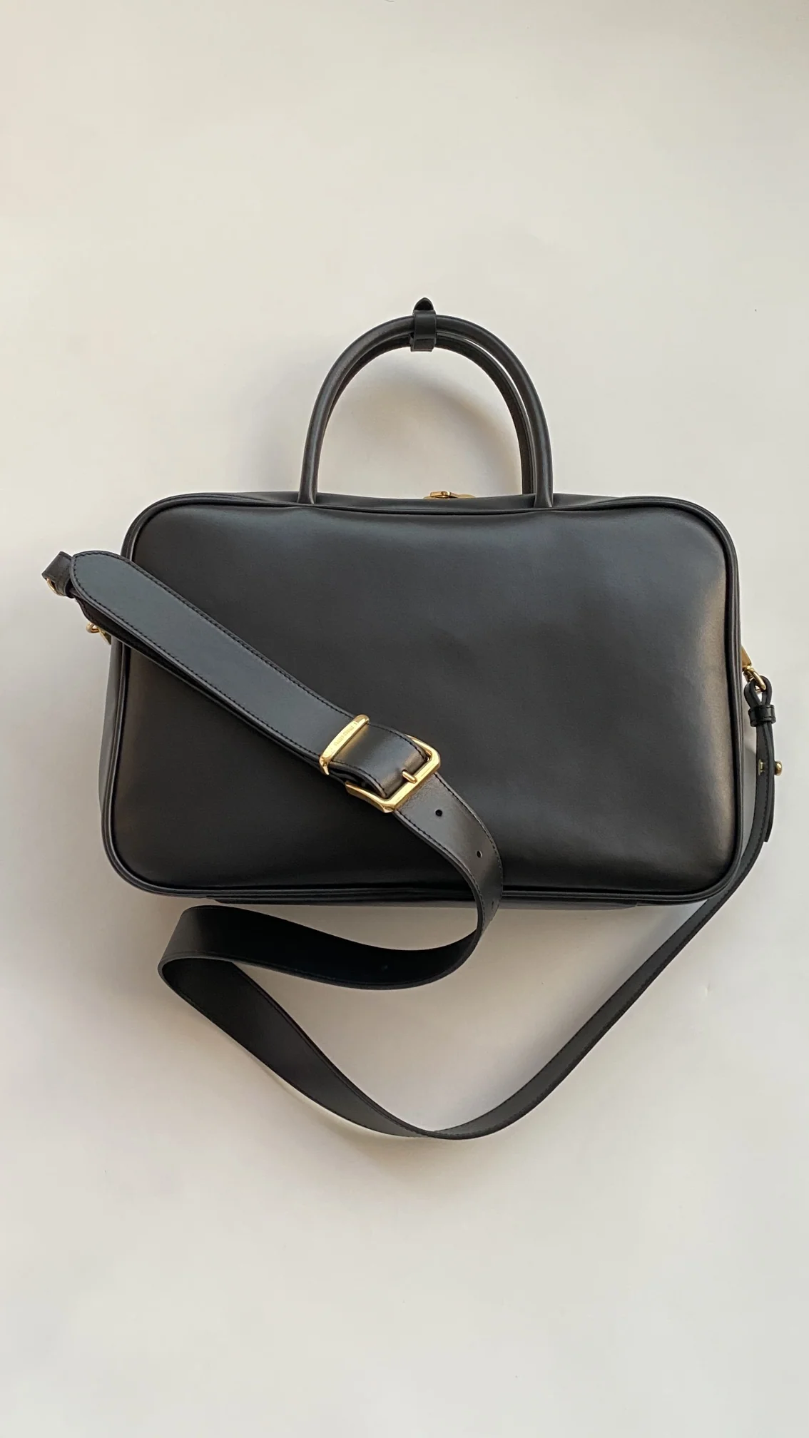미우미우 블랙 카프스킨 라지 보울링 백 상세 이미지 2