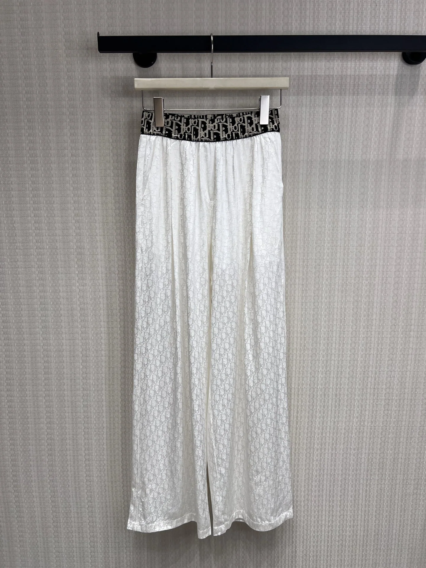 디올 레터 프린트 레이온 여성 바지 상세 이미지 1