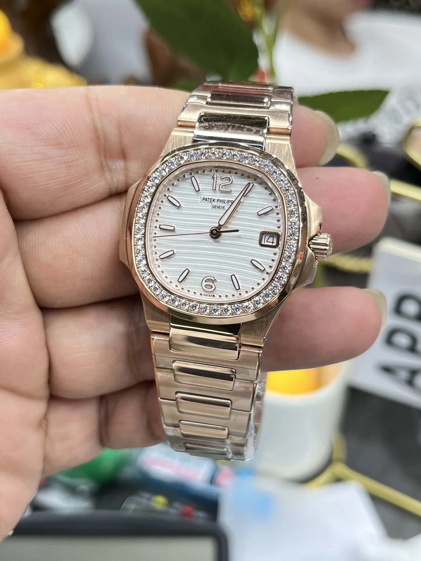 파텍필립 노틸러스 7010 쿼츠 여성용 GR 공장 레플리카 43973 Patek Philippe 상세 이미지 2