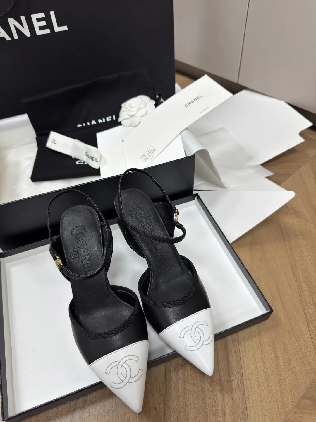 샤넬 레이스업 카라 블록 플랫 슈즈 상세 이미지 1