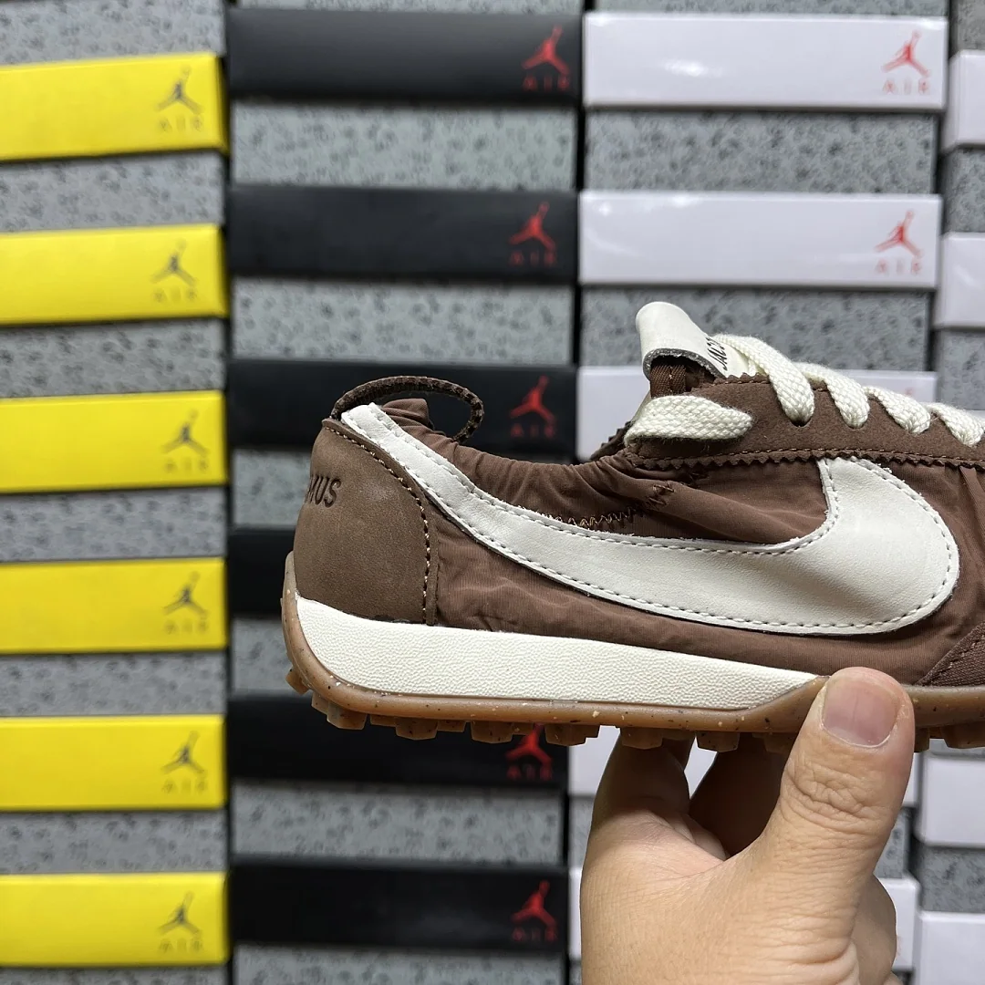 나이키 [GOD] HV8547-200 201597 Nike Moon Shoe SP Jacquemus Fauna Brown 상세 이미지 4