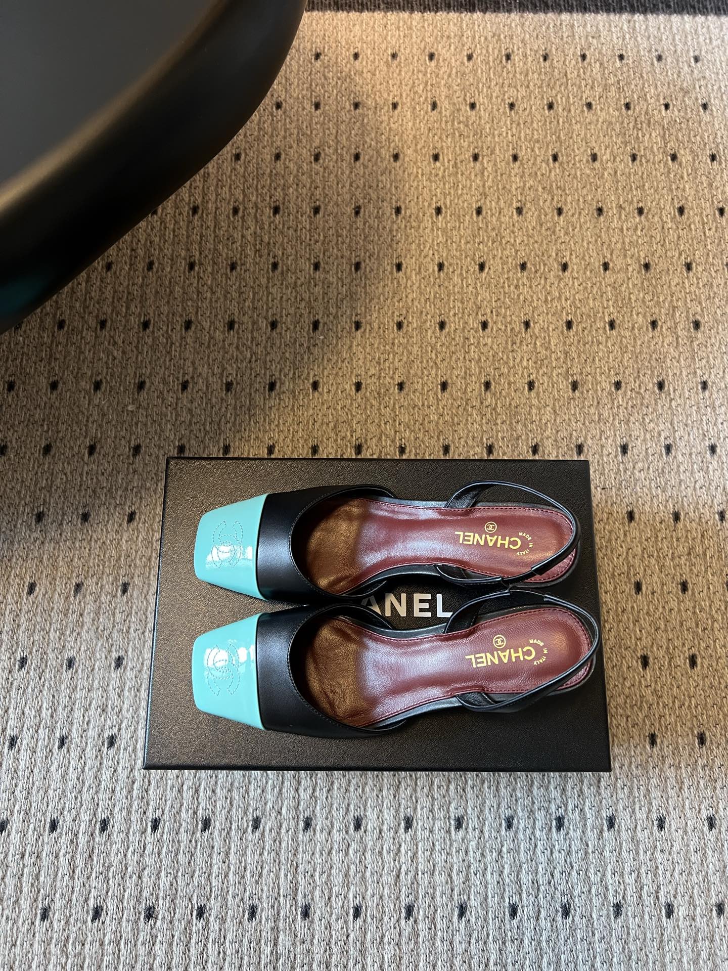 샤넬 힐 여성 가죽 더블 C 엠보싱 상세 이미지 7