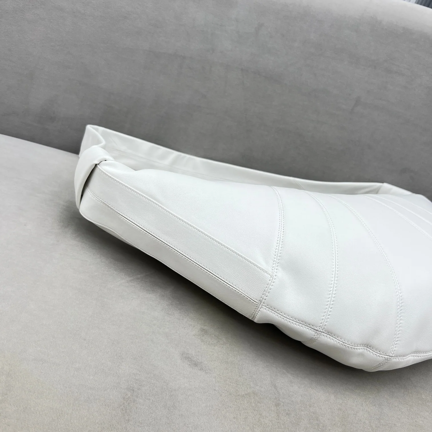 르메르 미디엄 램스킨 바게트 백 가방 상세 이미지 6