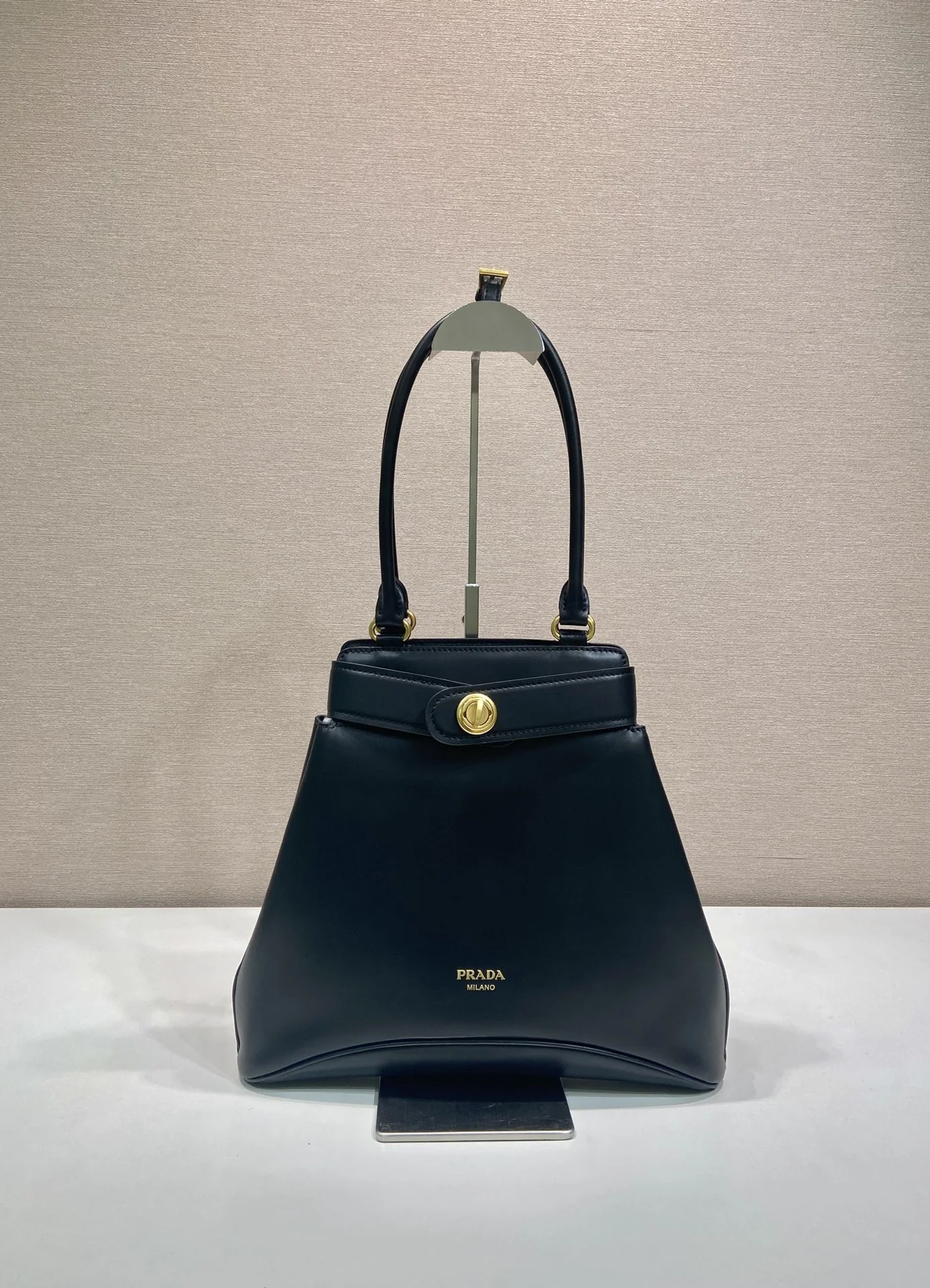 프라다 롱 스트랩 송아지가죽 핸드백 1BG567