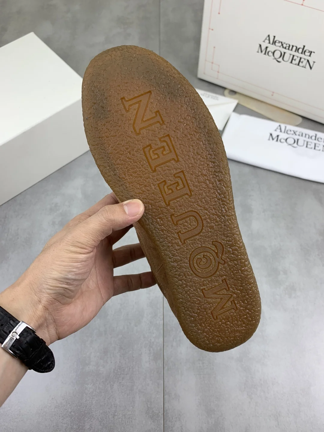 오프화이트 레트로 캐주얼 스니커즈 상세 이미지 9