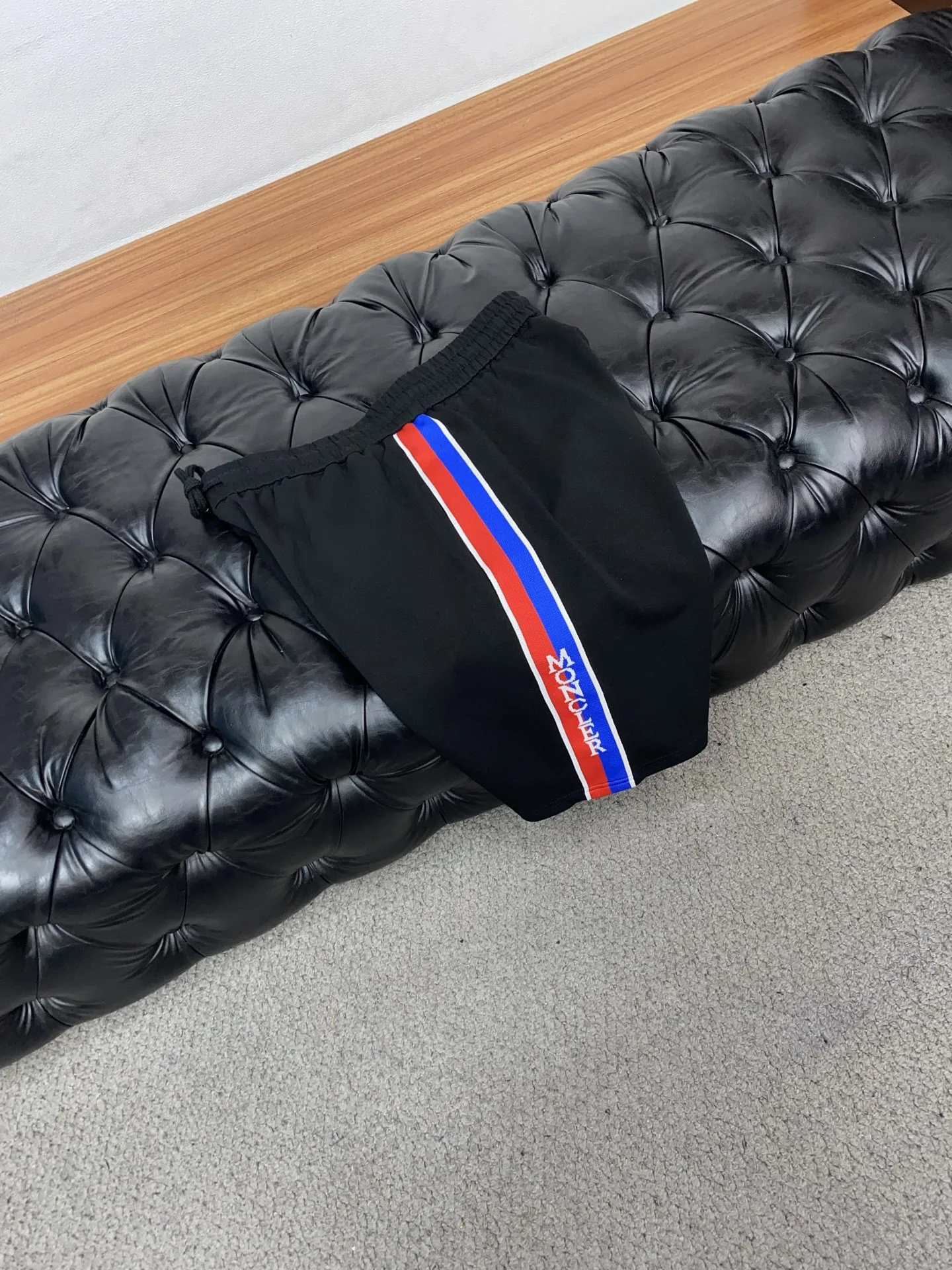 몽클레르 오리지널 핏 린넨 반바지 상세 이미지 8