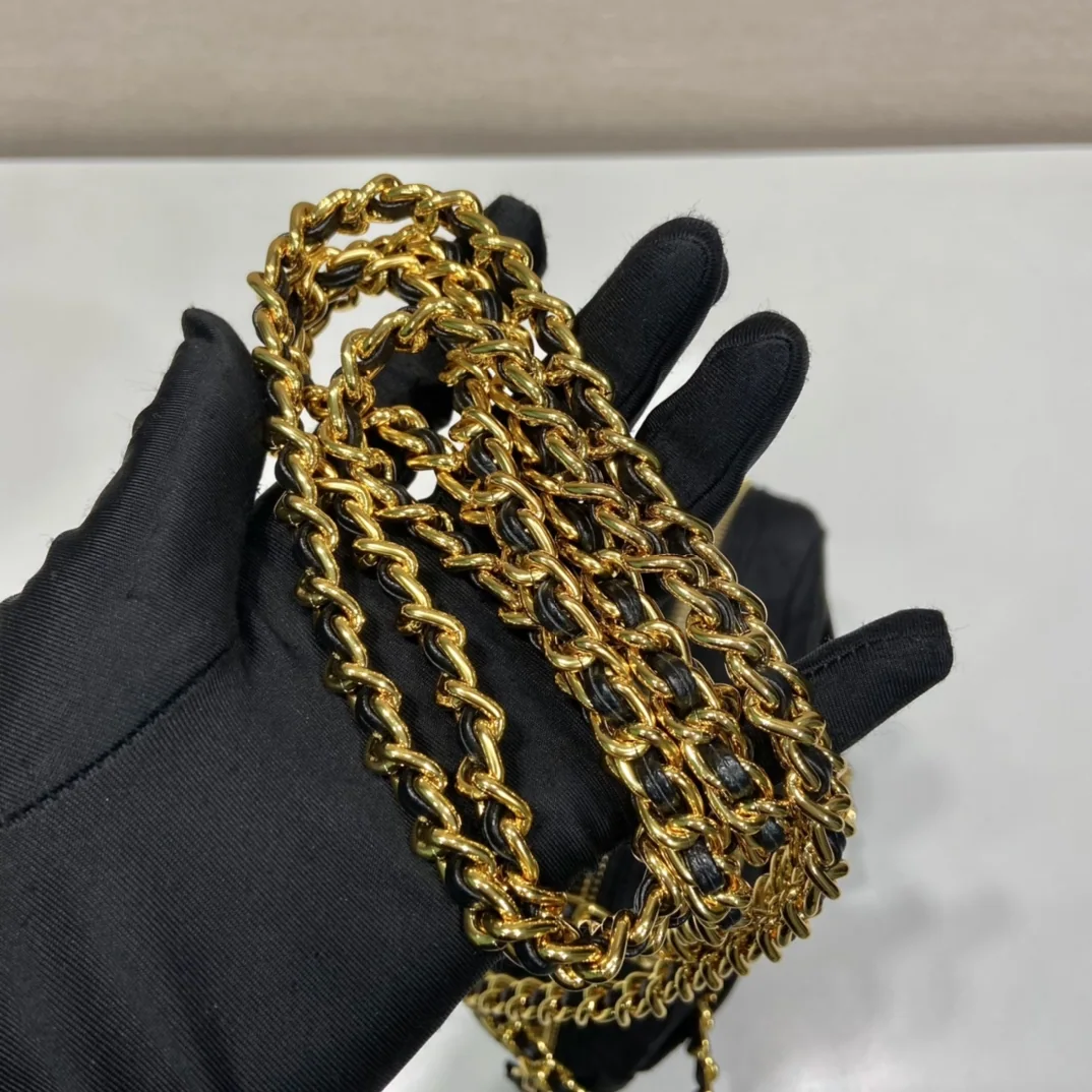 프라다 나일론 퀼팅 크로스바디백 1BD632 상세 이미지 7