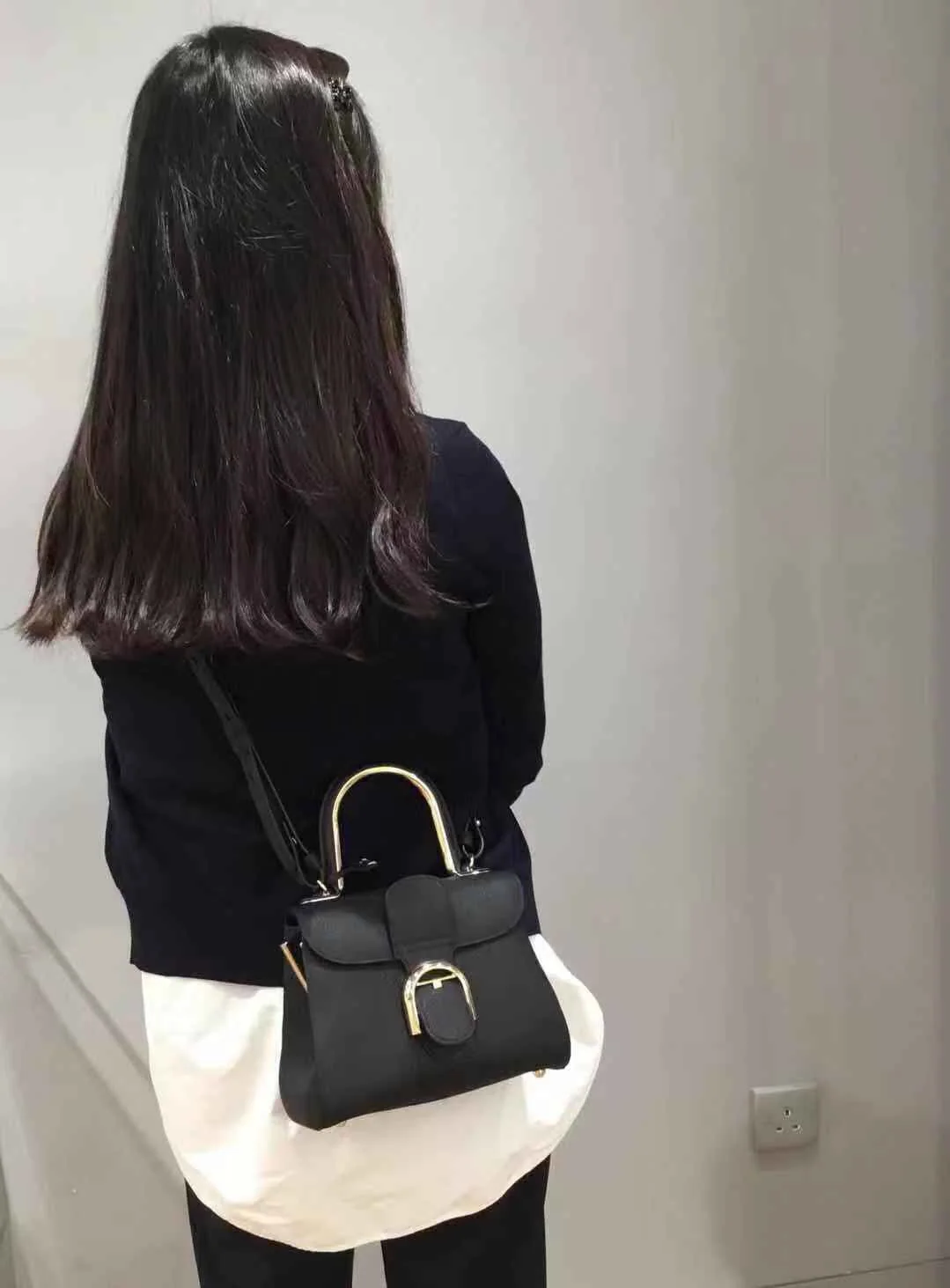 델보 브릴리언트 소가죽 숄더백 상세 이미지 8