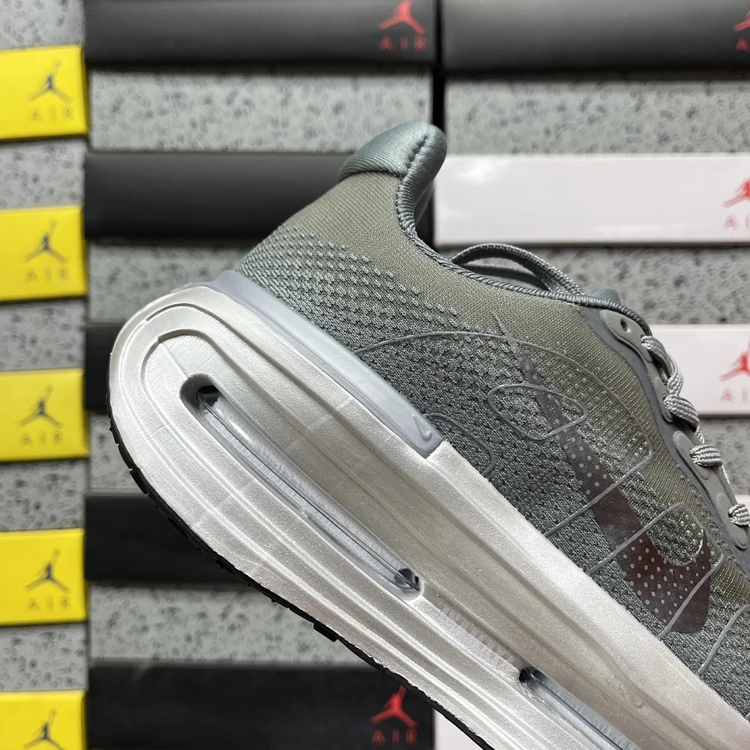 나이키 [CG] 보메로 프리미엄 IR1988-084 201988 Nike Vomero Premium Isamaya Run Forever 상세 이미지 2
