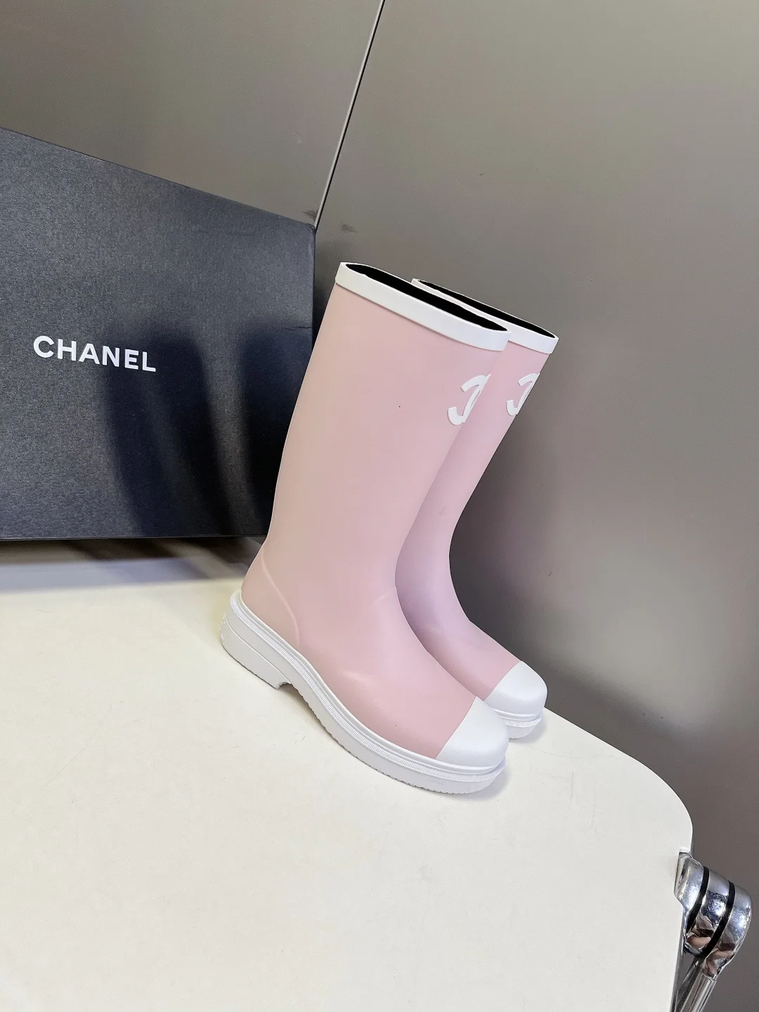 샤넬 블랙 화이트 컬러블록 더블 C 고무 미들 부츠 상세 이미지 2