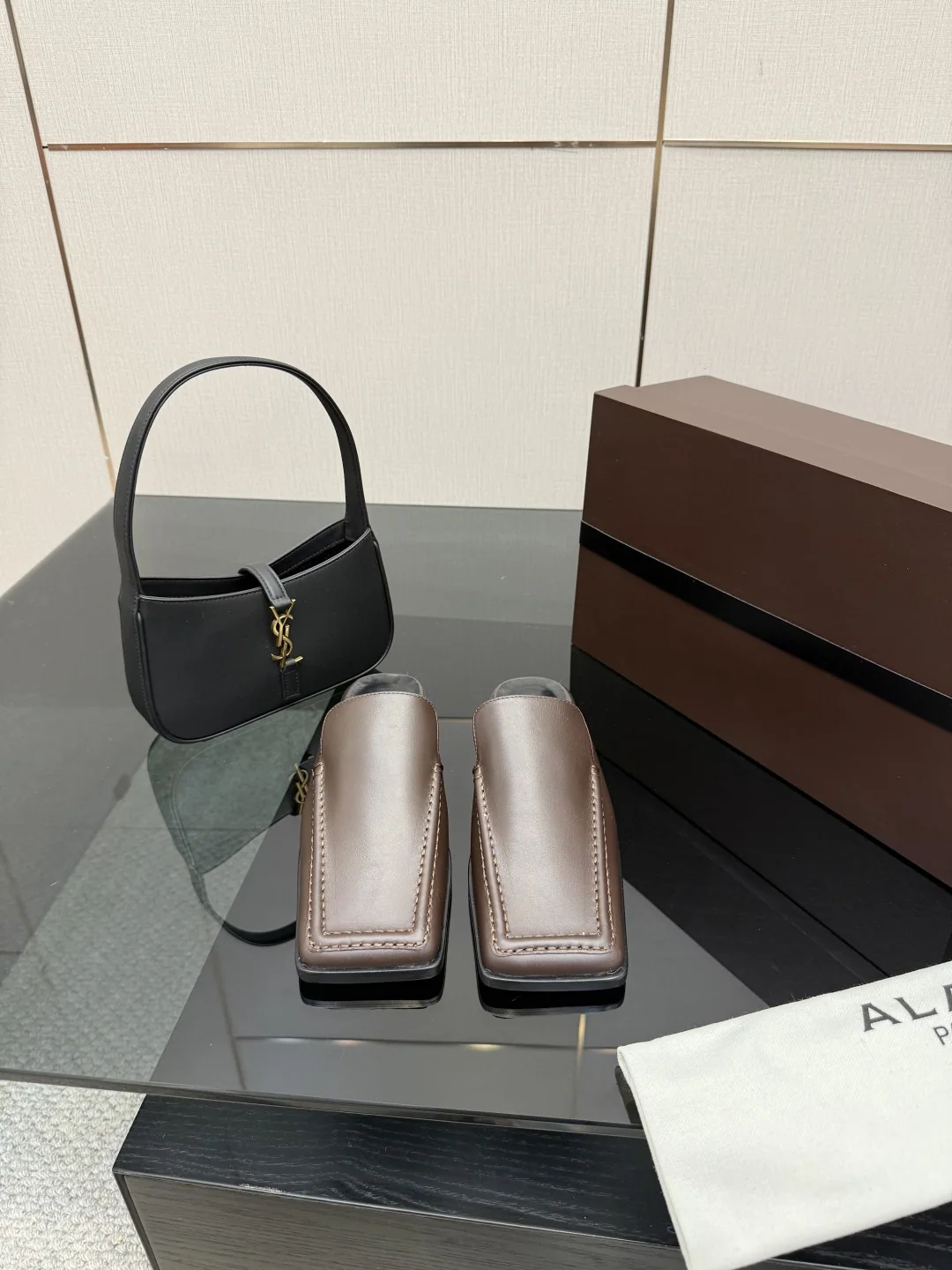 알라이아 클래식 로퍼 120432