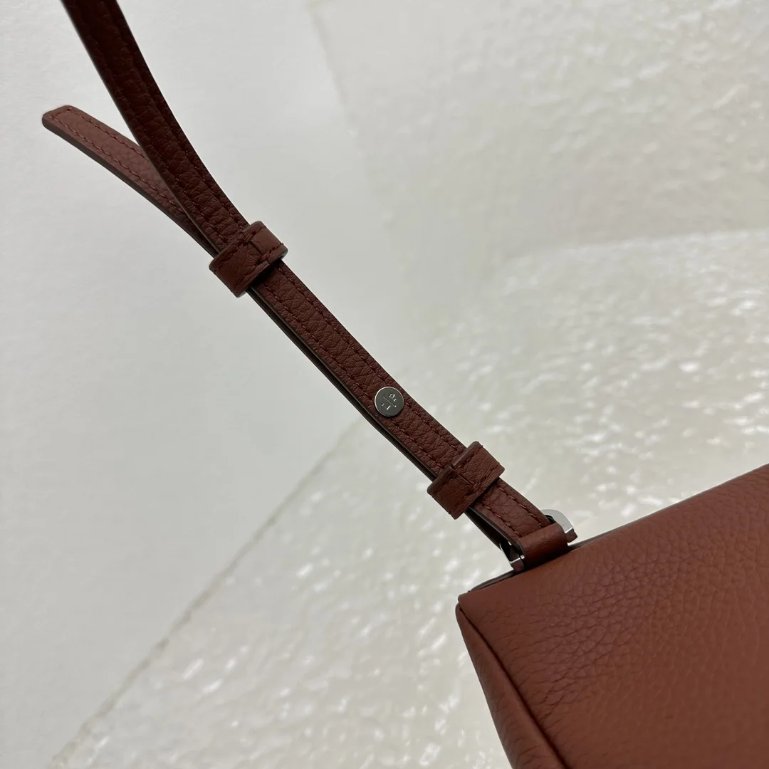 로로피아나 렌가색 소가죽 백팩 상세 이미지 7