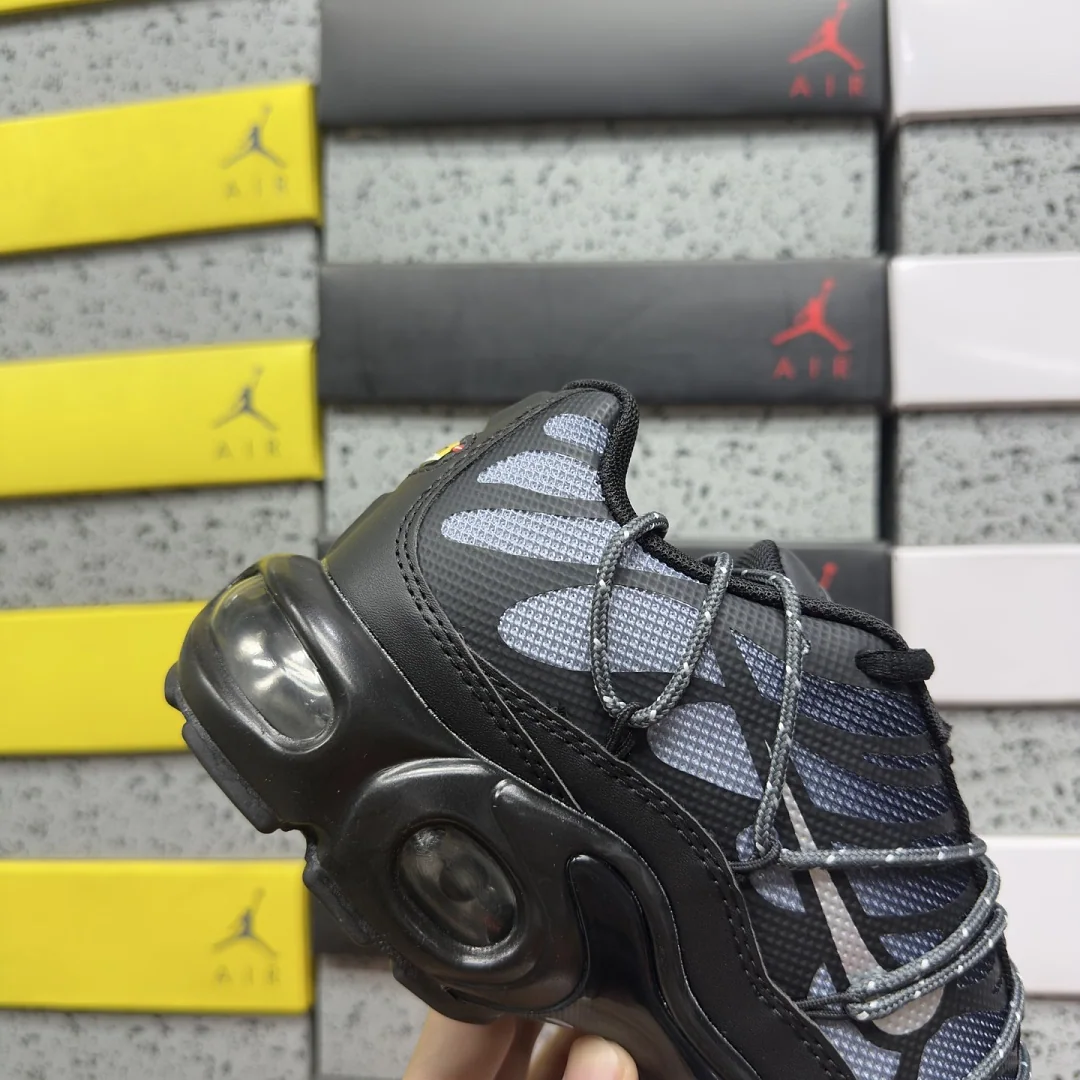 나이키 [BD] 에어 맥스 플러스 유틸리티 FZ2770-001 201913 Nike Air Max Plus Utility Black 상세 이미지 3