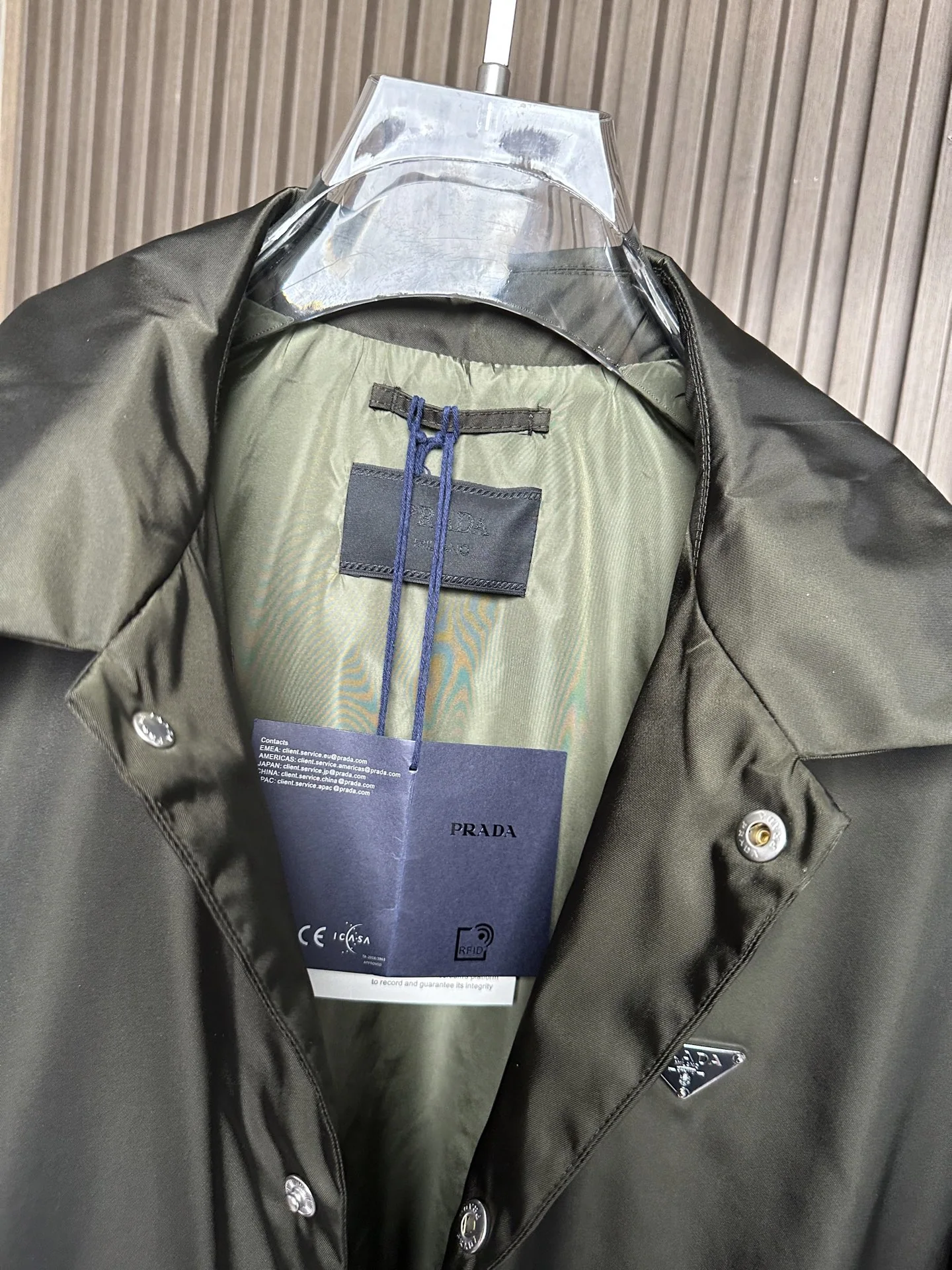 프라다 삼각로고 Re-Nylon 셔츠 자켓 상세 이미지 13