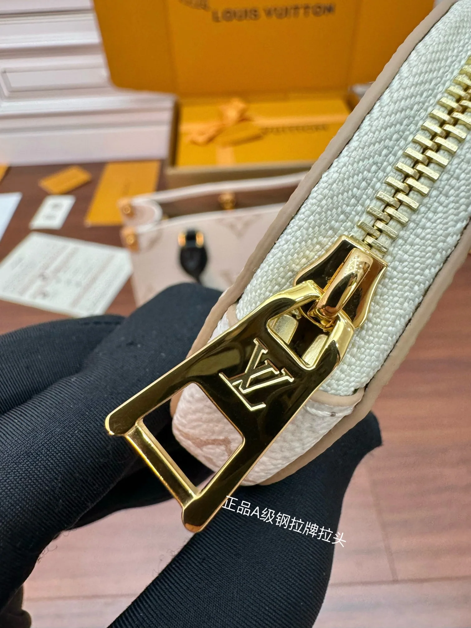 루이비통 M24533 가죽 가방 상세 이미지 8