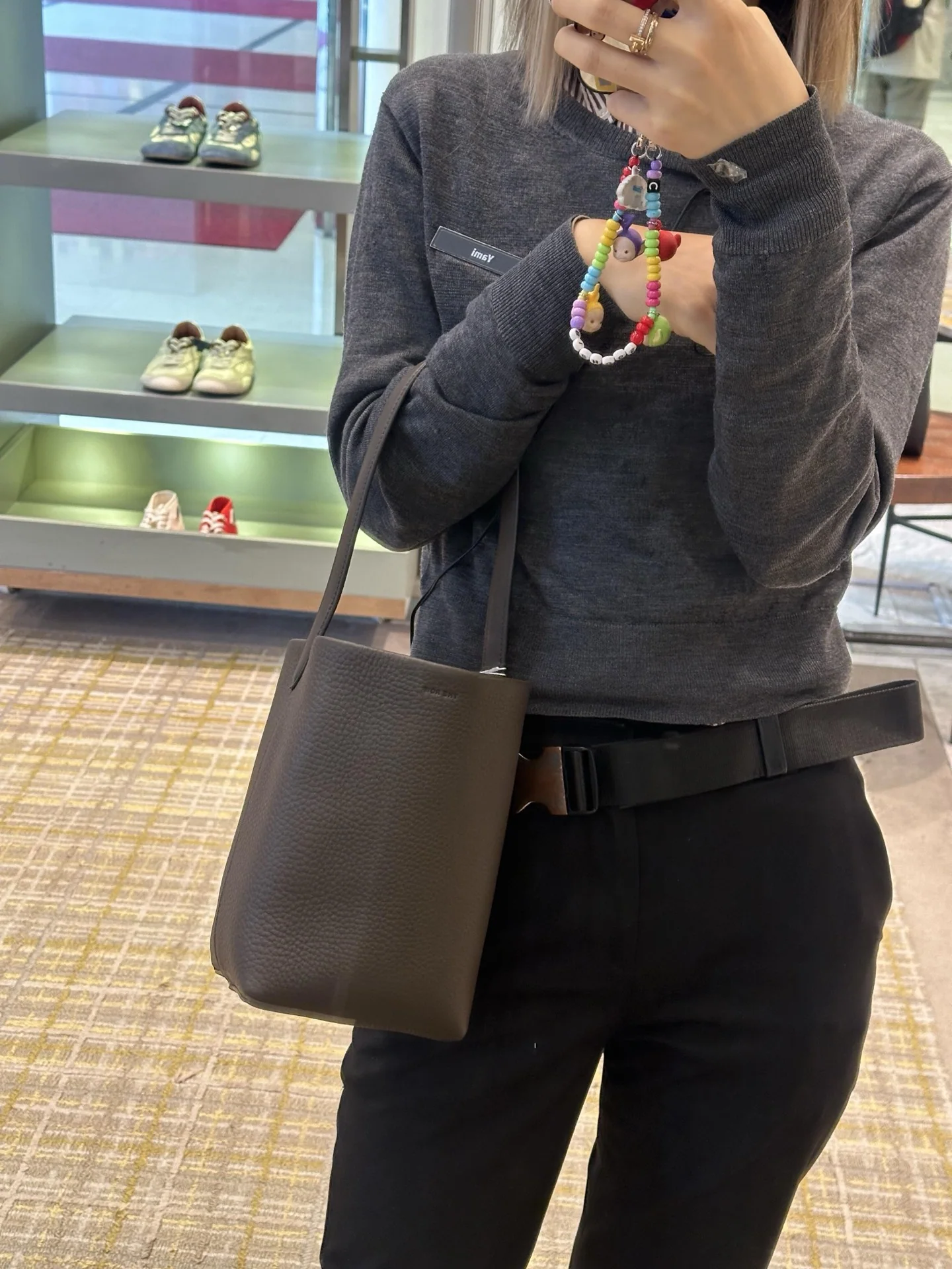 더로우 슬림 스몰 버킷백 상세 이미지 9