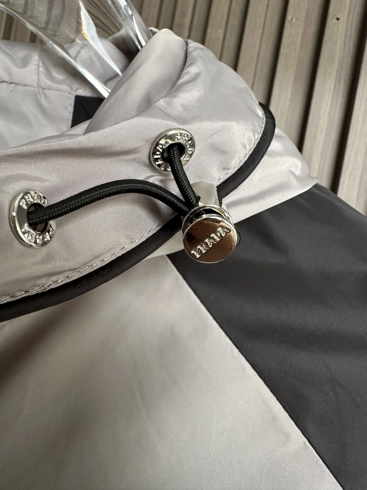 프라다 26 SS 런웨이 신상 재킷 19419 Prada 상세 이미지 11