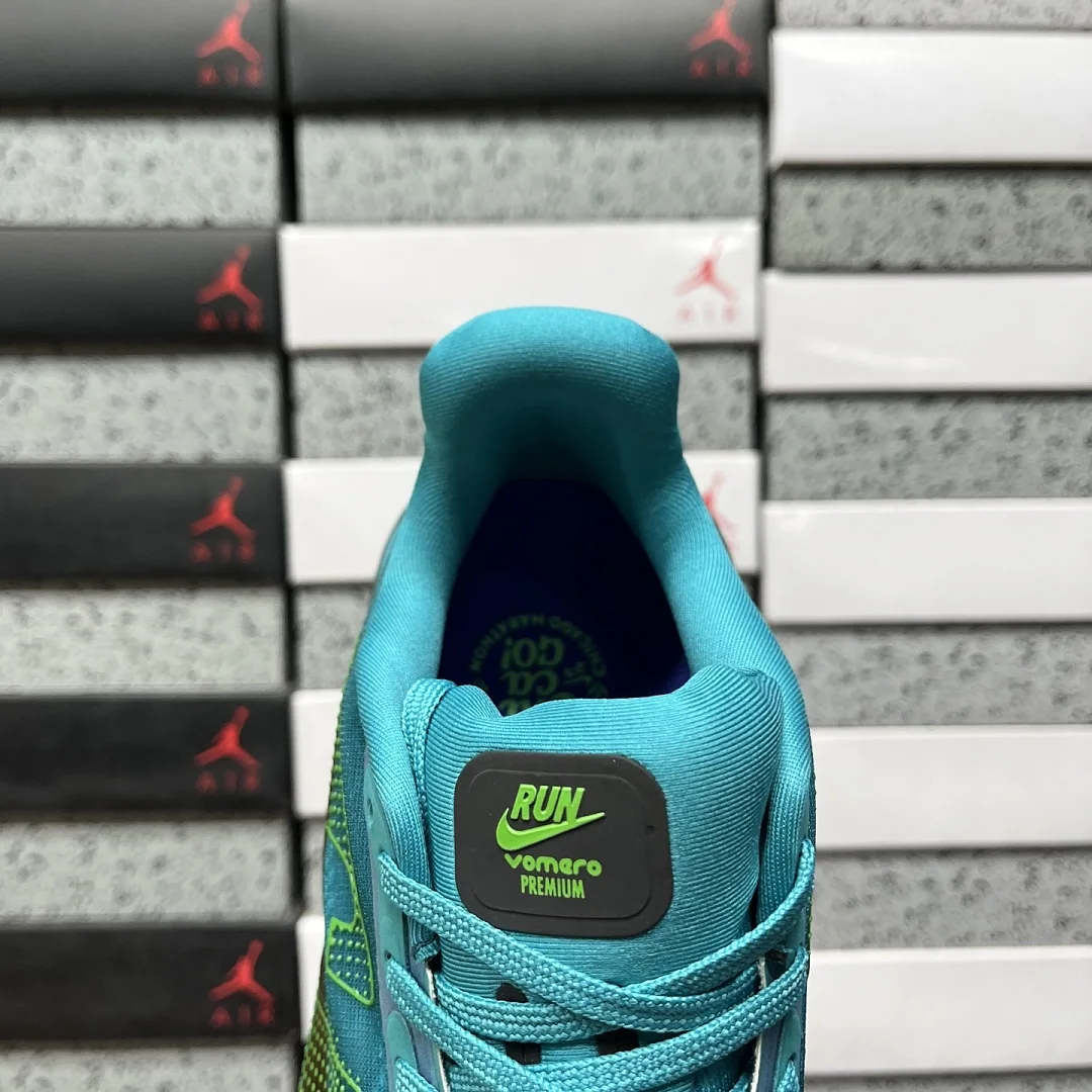 나이키 [5A] 보메로 프리미엄 IV6297-300 202028 Nike Vomero Premium Chicago Marathon 상세 이미지 3