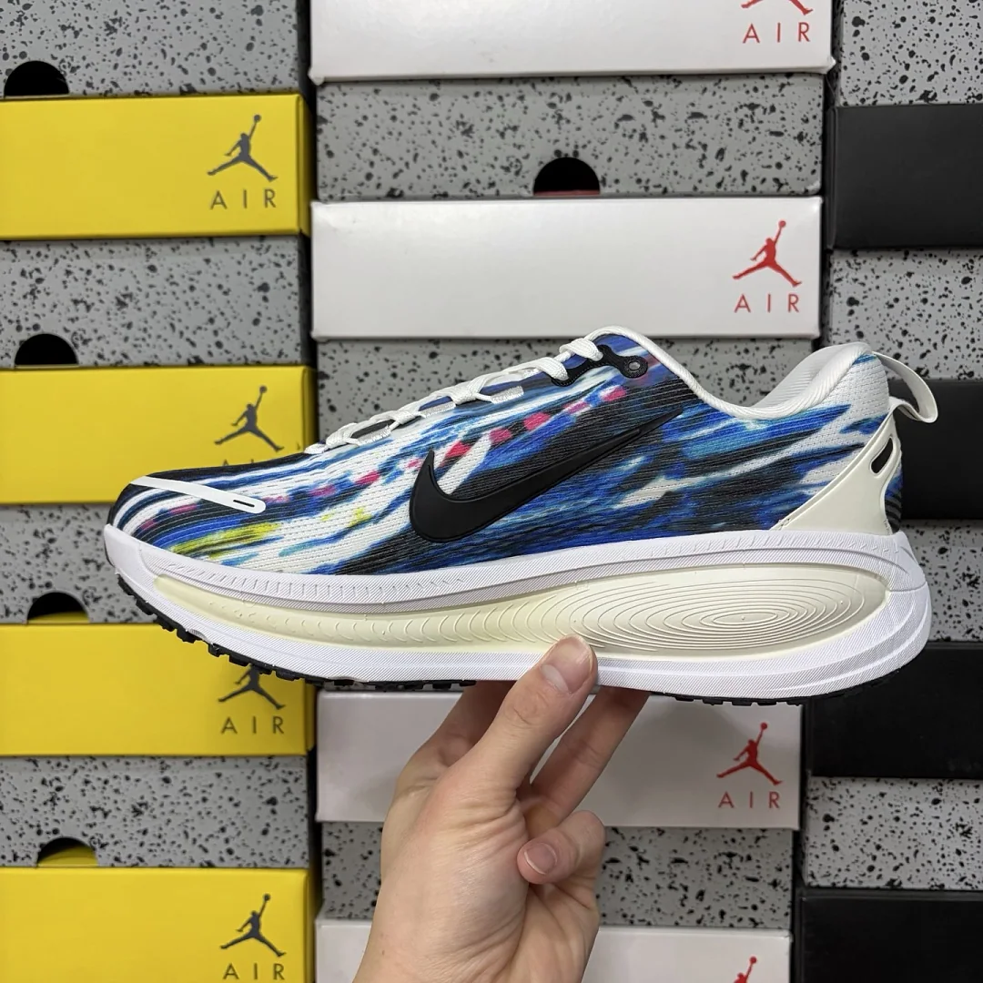 나이키 [GT] 보메로 18 SE IB8164-999 201792 Nike Vomero 18 SE Light Trails 상세 이미지 3