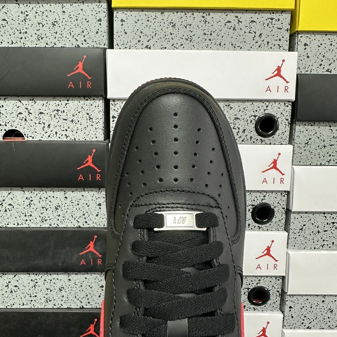 나이키 [G] 에어 포스 1 로우 블랙 레드 FJ4146-002 201765 Nike Air Force 1 Low '07 LV8 Vamps 상세 이미지 8