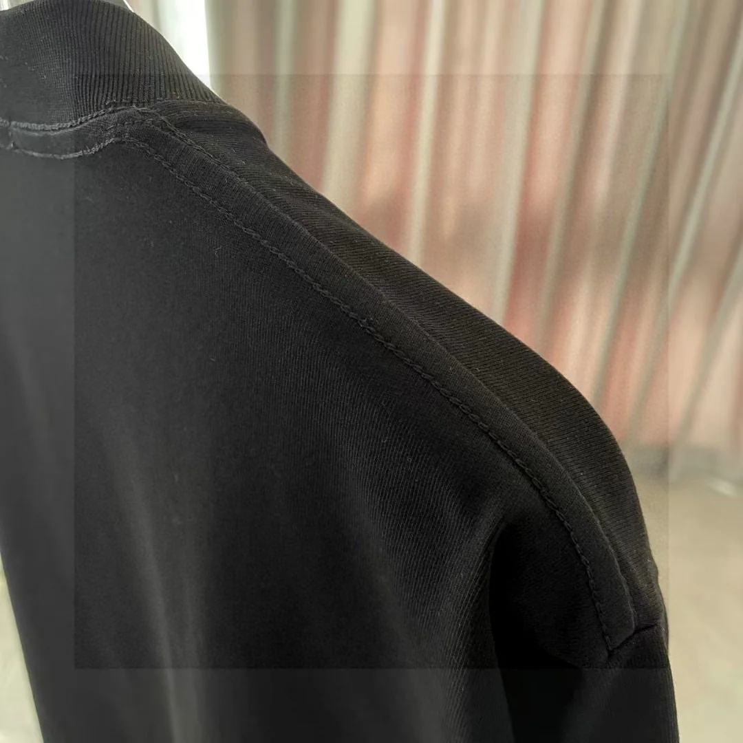구찌 남성 레터 로고 프린트 반팔 티셔츠 상세 이미지 5
