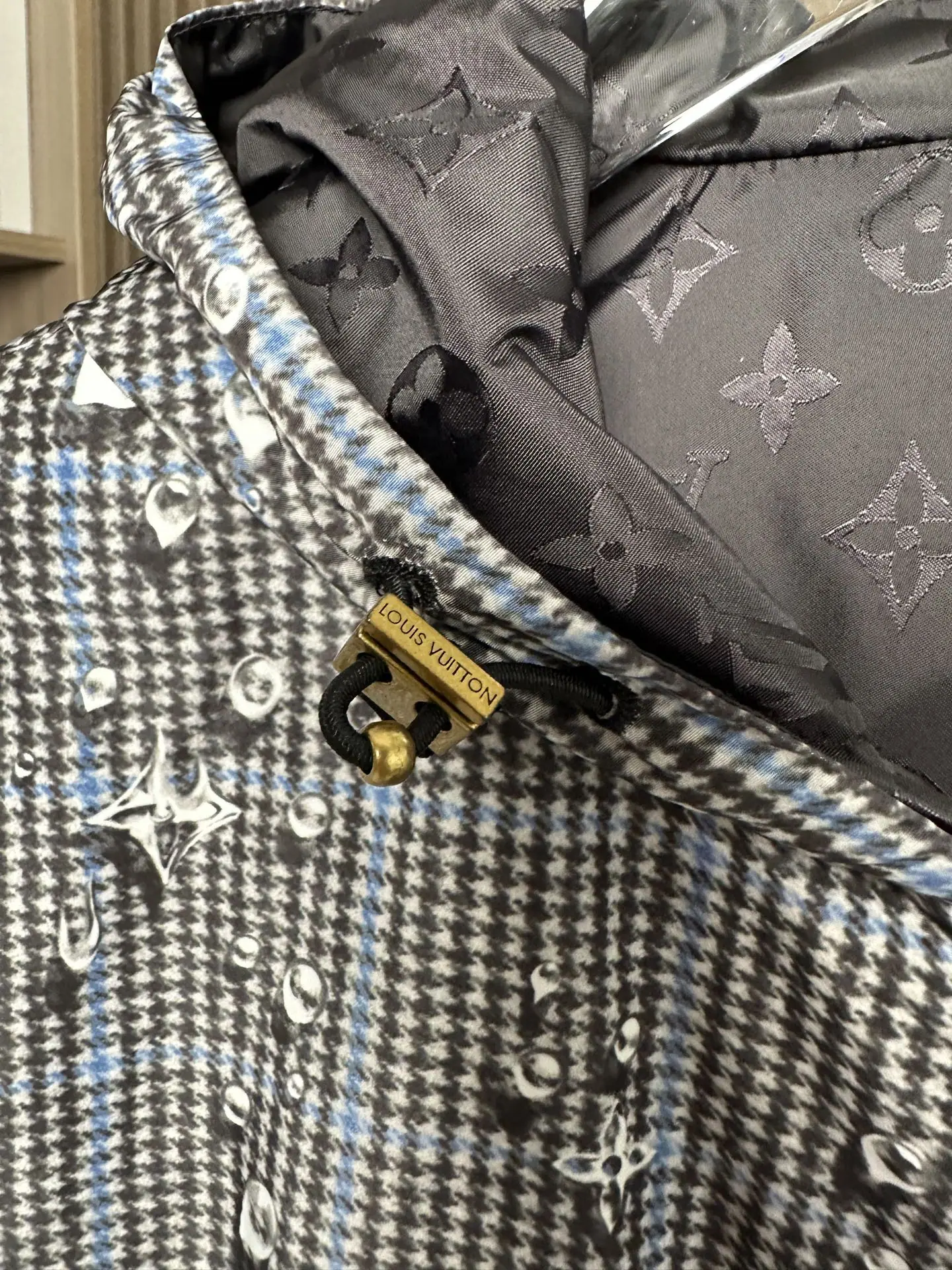 루이비통 26 SS 컬렉션 후드 리버서블 재킷 19365 Louis Vuitton 상세 이미지 8