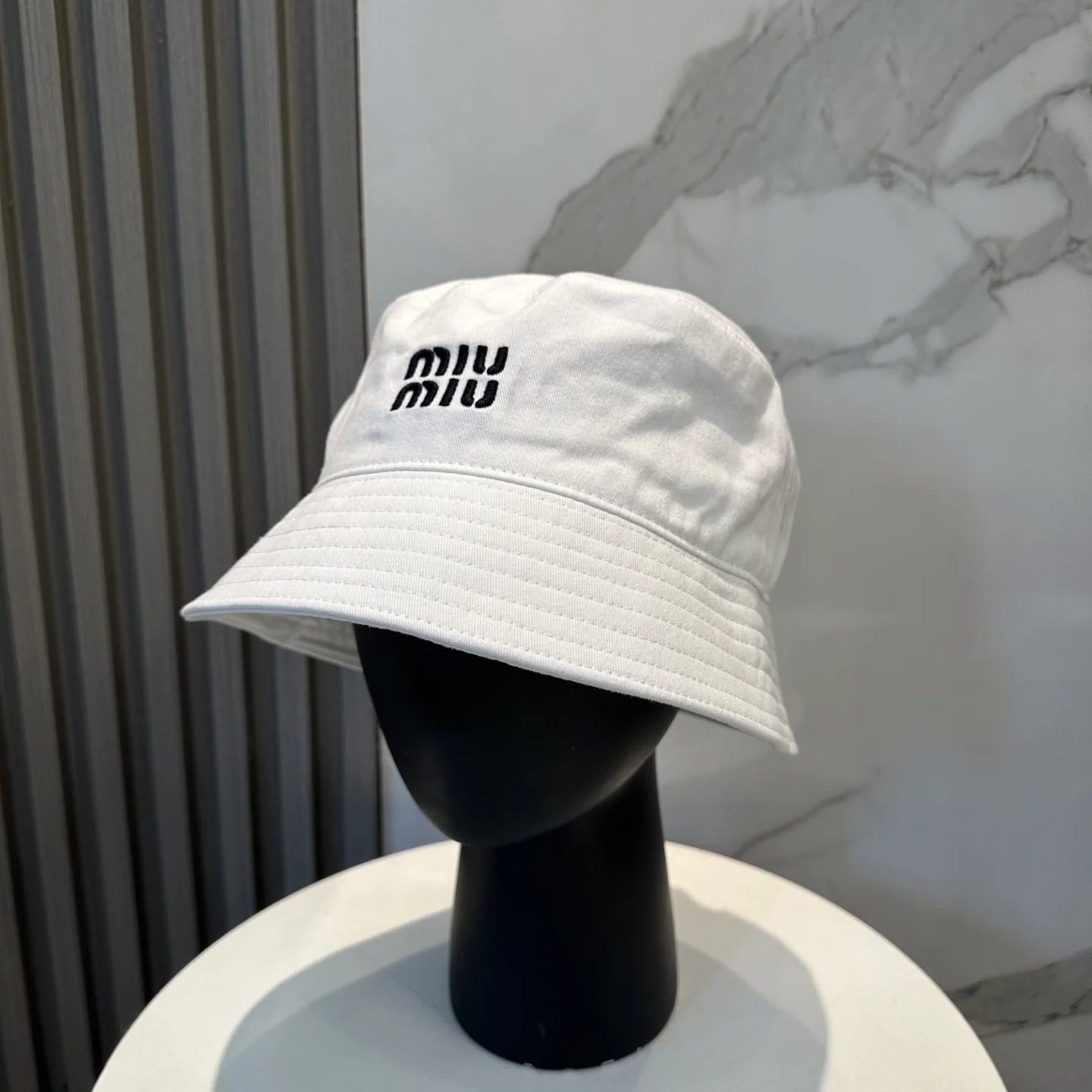 미우미우 자수 버킷 햇 모자 118848